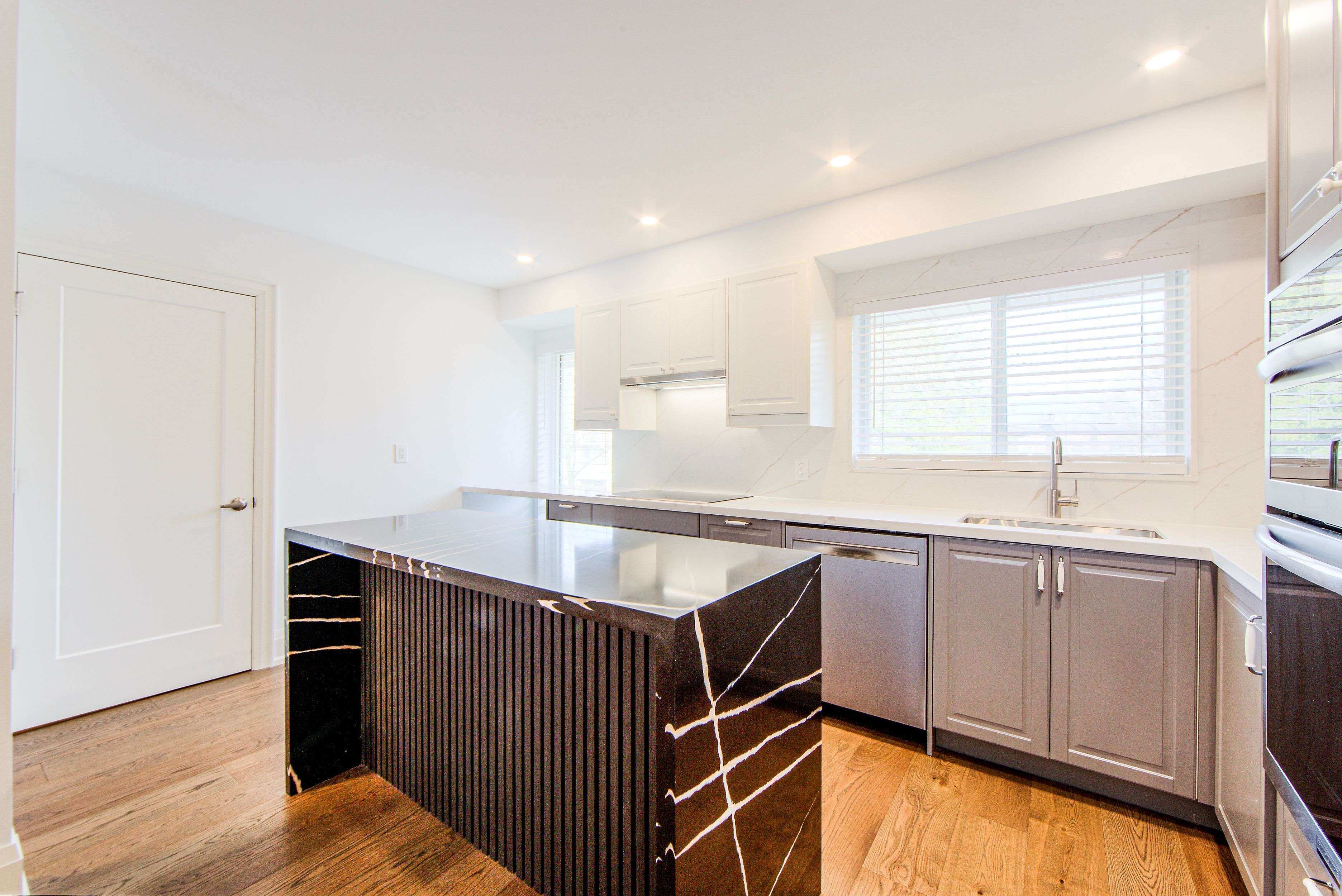 Aurora, ON L4G 3M4,27 Poplar CRES