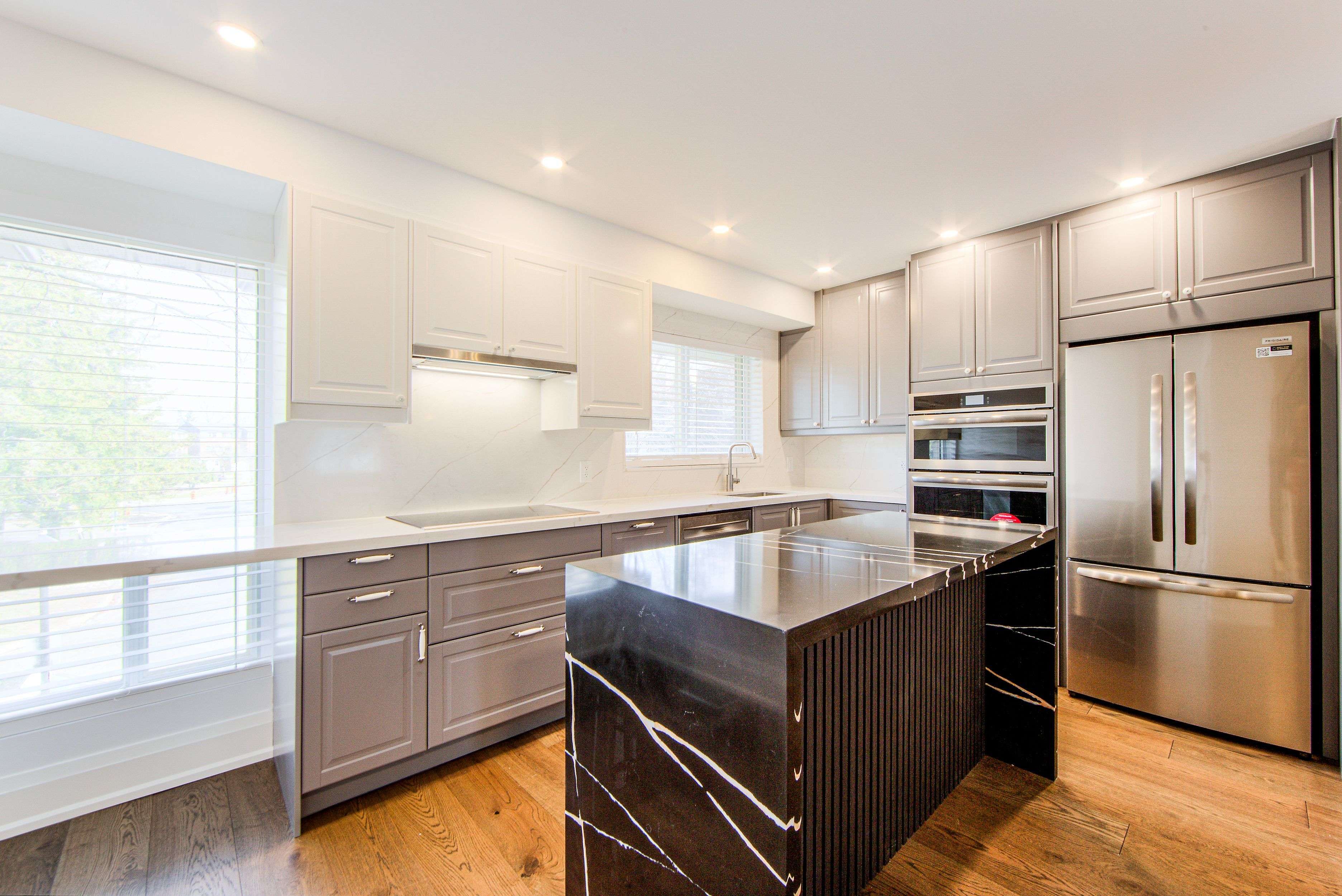 Aurora, ON L4G 3M4,27 Poplar CRES