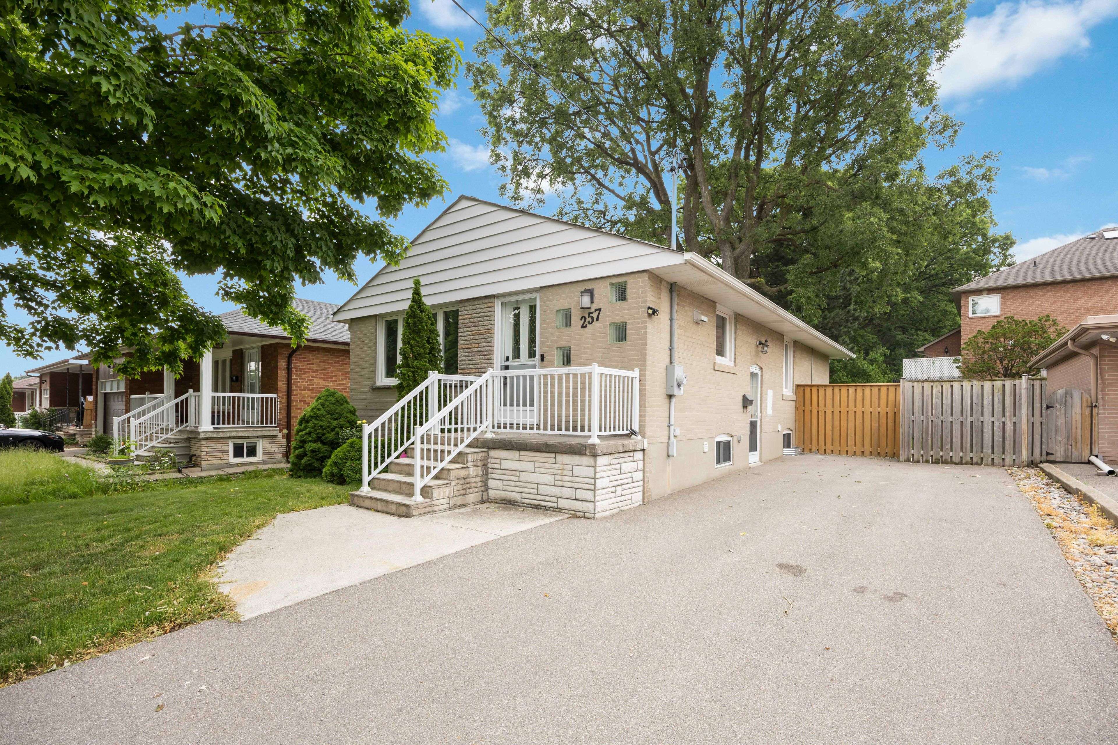 Toronto W09, ON M9R 1E9,257 The WestWay N/A #Main Floor