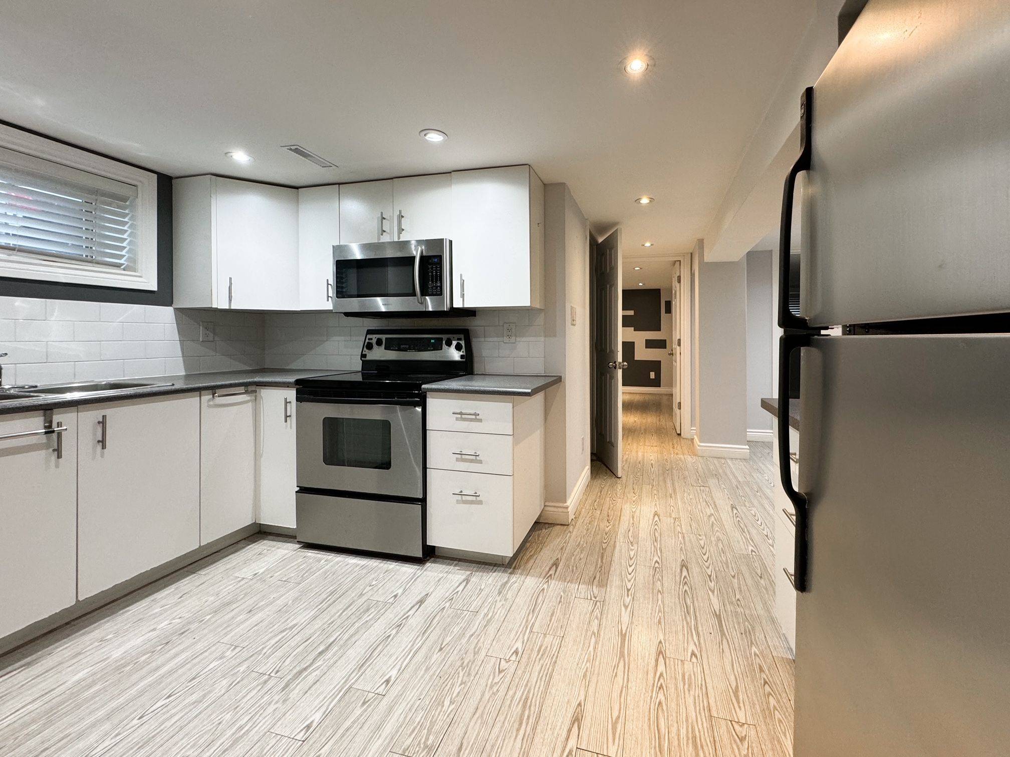 Toronto W06, ON M8W 1Y2,10 Roseland DR #Lower