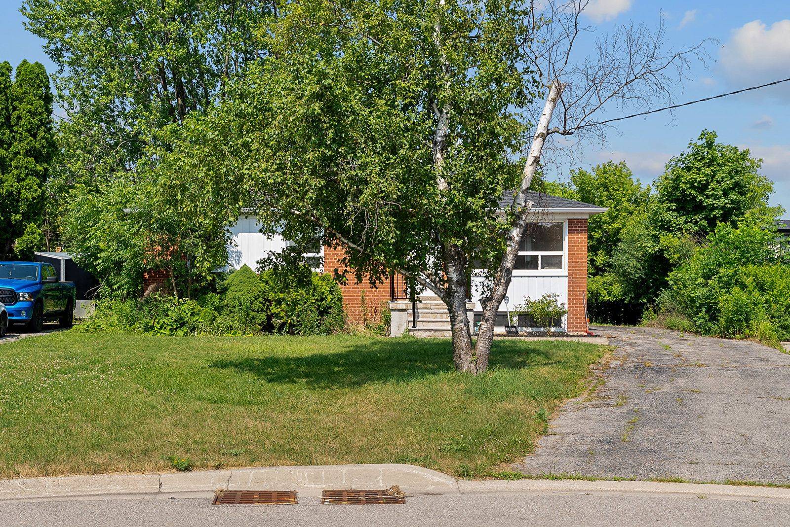Oakville, ON L6K 2N1,379 Tamarack CIR