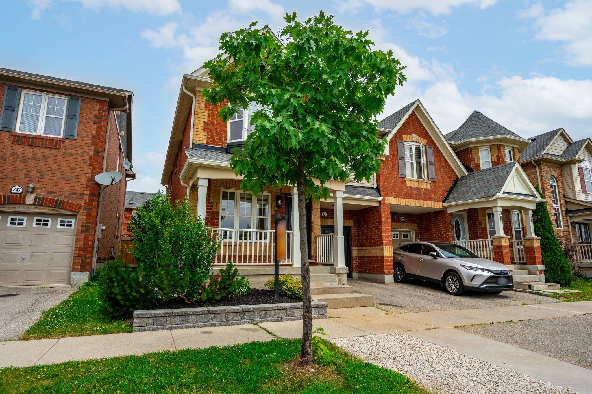 Milton, ON L9T 2C9,851 Scott BLVD
