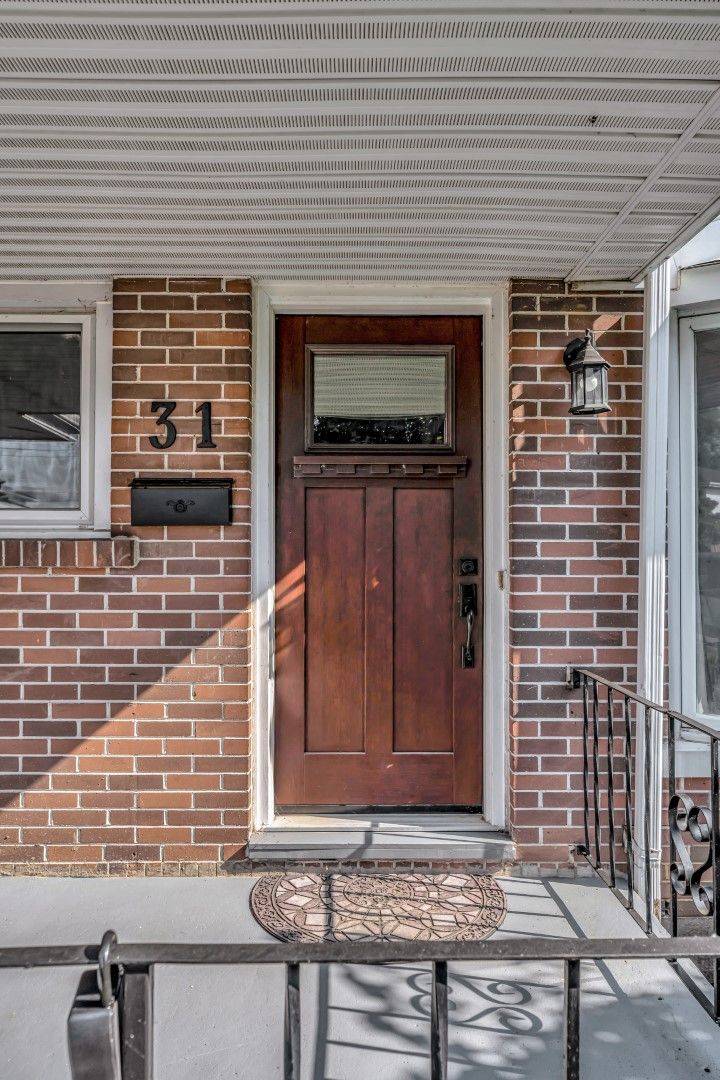 Belleville, ON K8N 4J2,31 Plaza SQ
