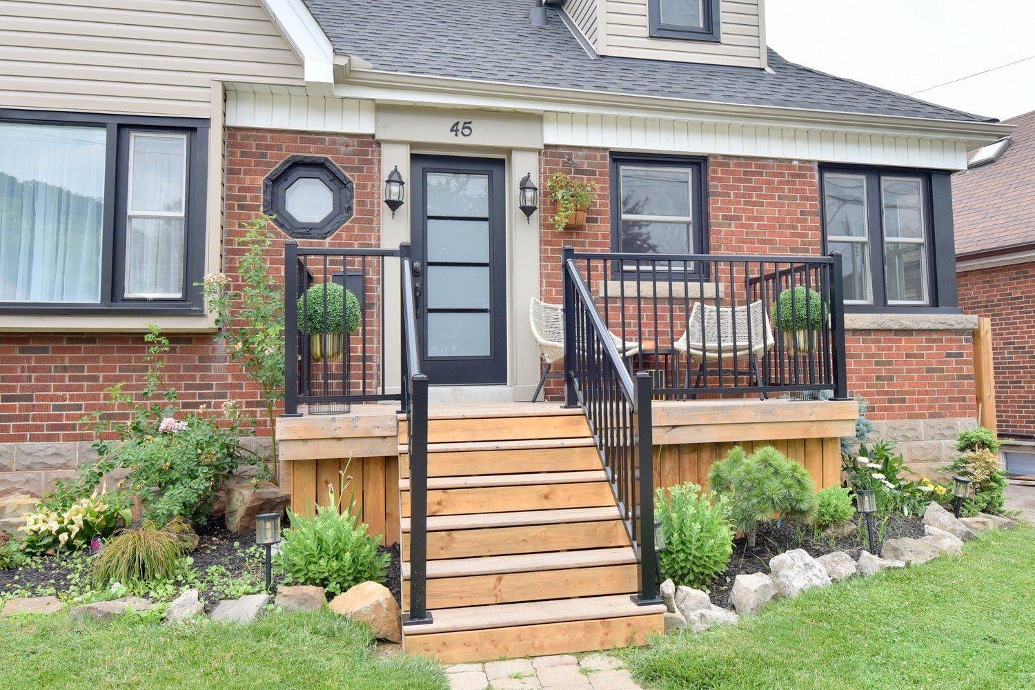 Hamilton, ON L8K 4W9,45 Dunkirk AVE