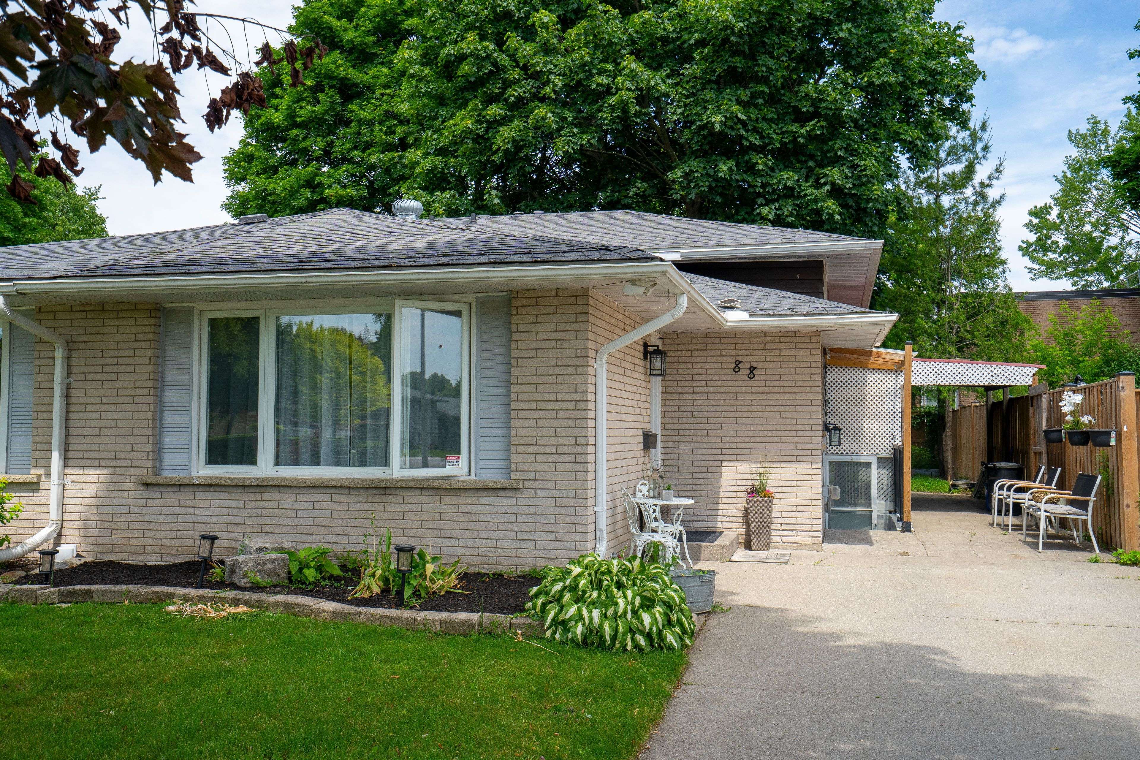 Kitchener, ON N2A 2C5,88 Conway DR