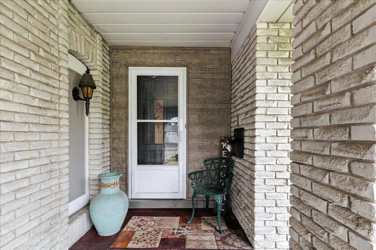 Kitchener, ON N2N 1B8,184 Forestwood DR