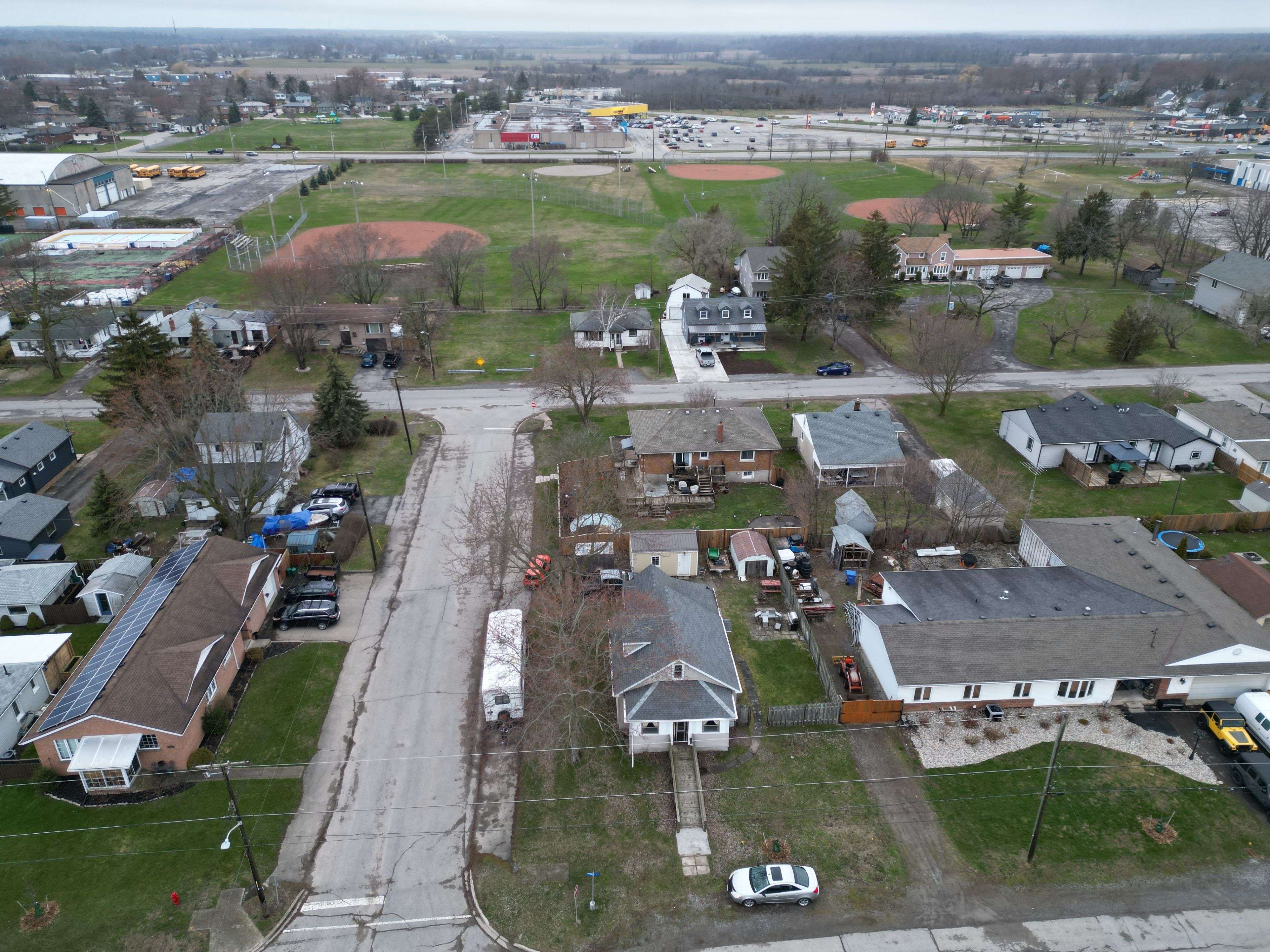 Port Colborne, ON L3K 5A8,91 KNOLL ST