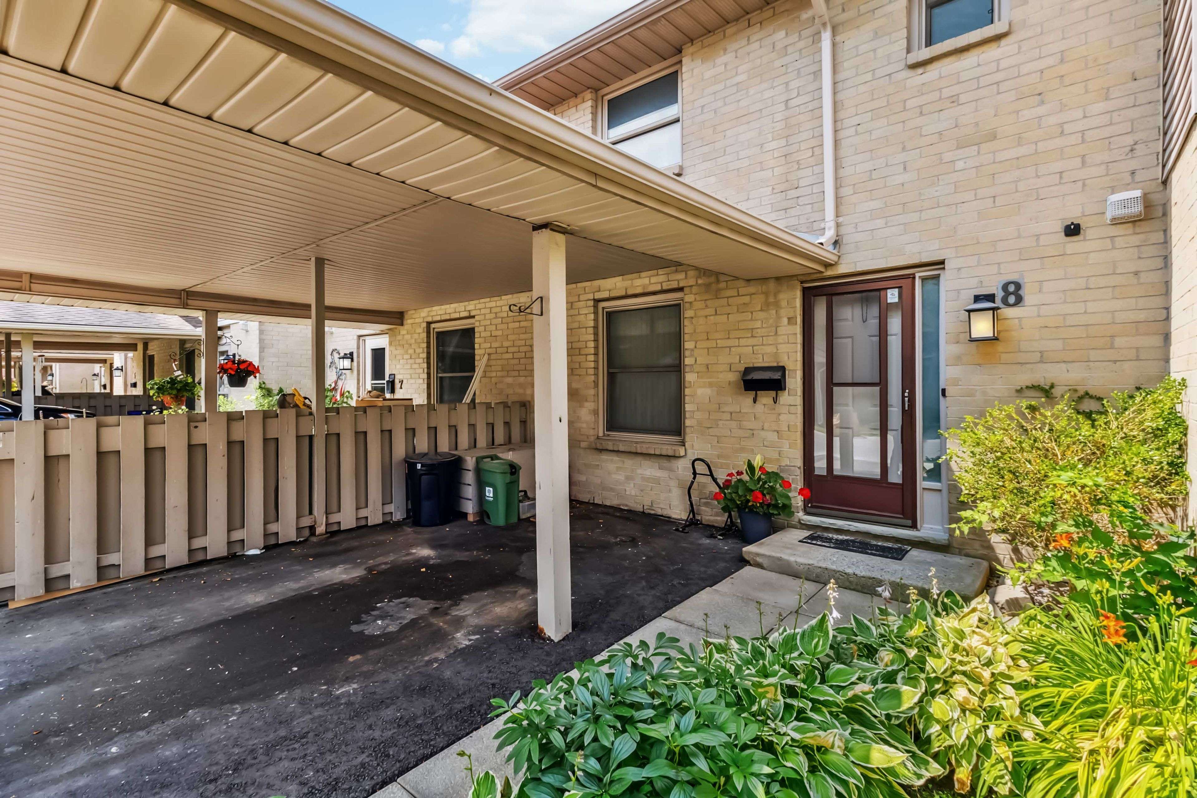 London East, ON N5Y 5E5,1318 HIGHBURY AVE N #8