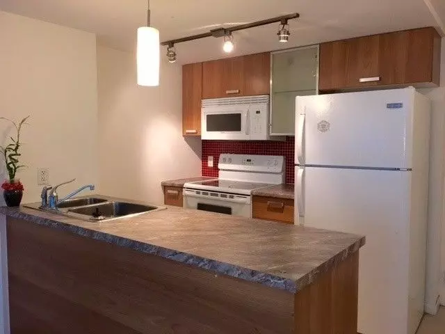 Toronto C01, ON M4Y 1A5,38 Grenville ST #706