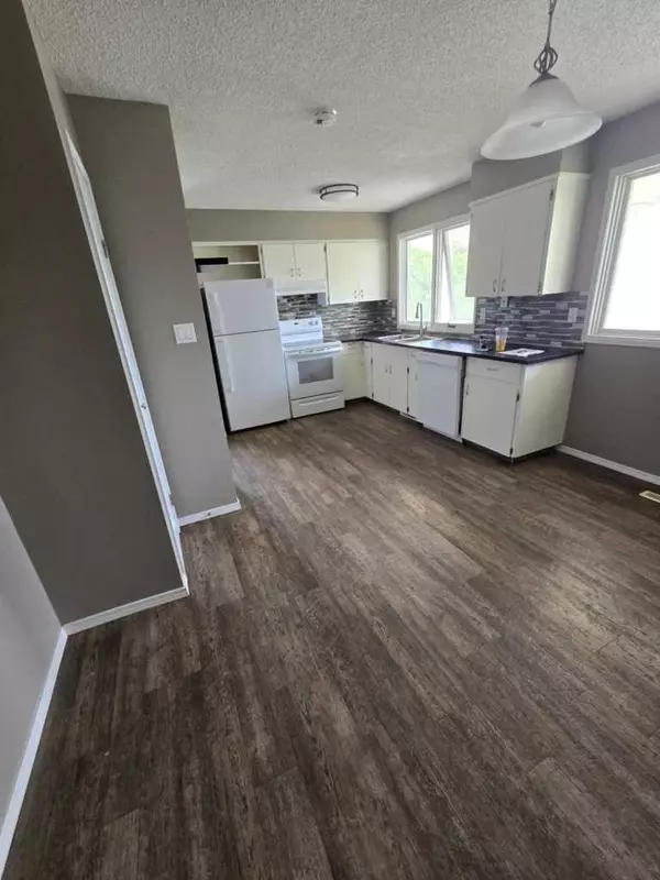 Grande Prairie, AB T8V 3C9,8702 96 ST