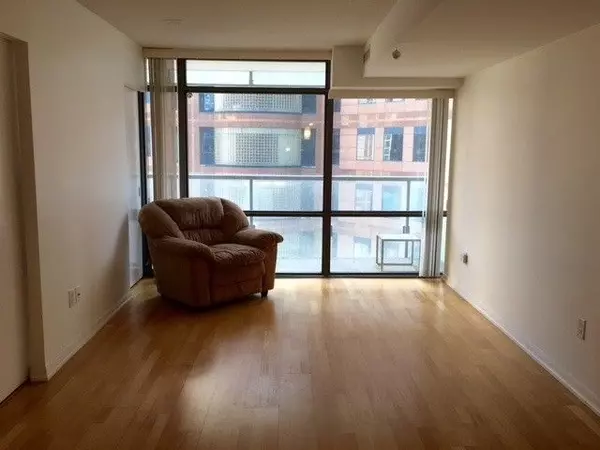 Toronto C01, ON M4Y 1A5,38 Grenville ST #706