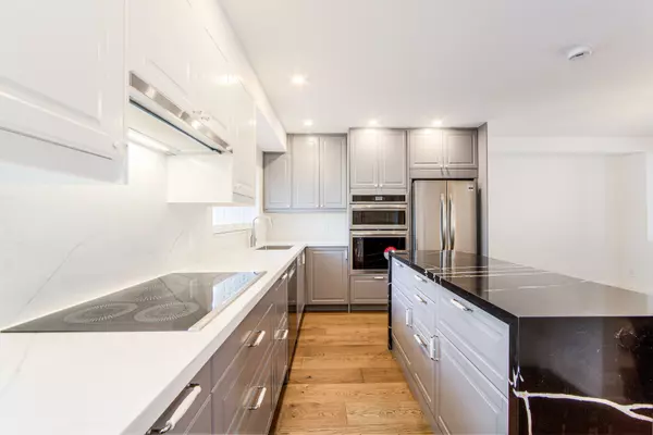 27 Poplar CRES, Aurora, ON L4G 3M4