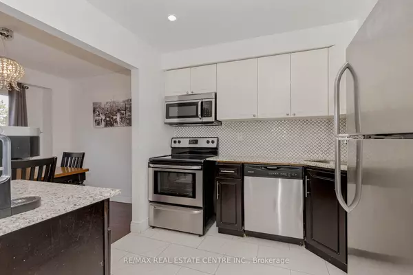 Oakville, ON L6H 2Z2,1526 Lancaster DR #123