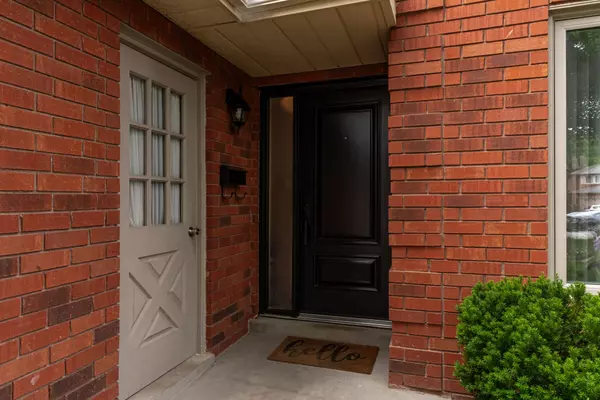 Mississauga, ON L5H 4C9,1013 Cutler CT