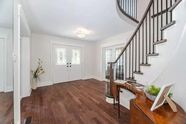 Brampton, ON L6S 1A3,42 Hillside DR
