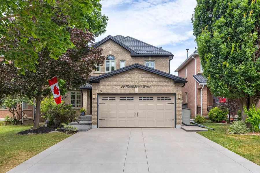 18 Castlepoint DR, Vaughan, ON L4H 1C1