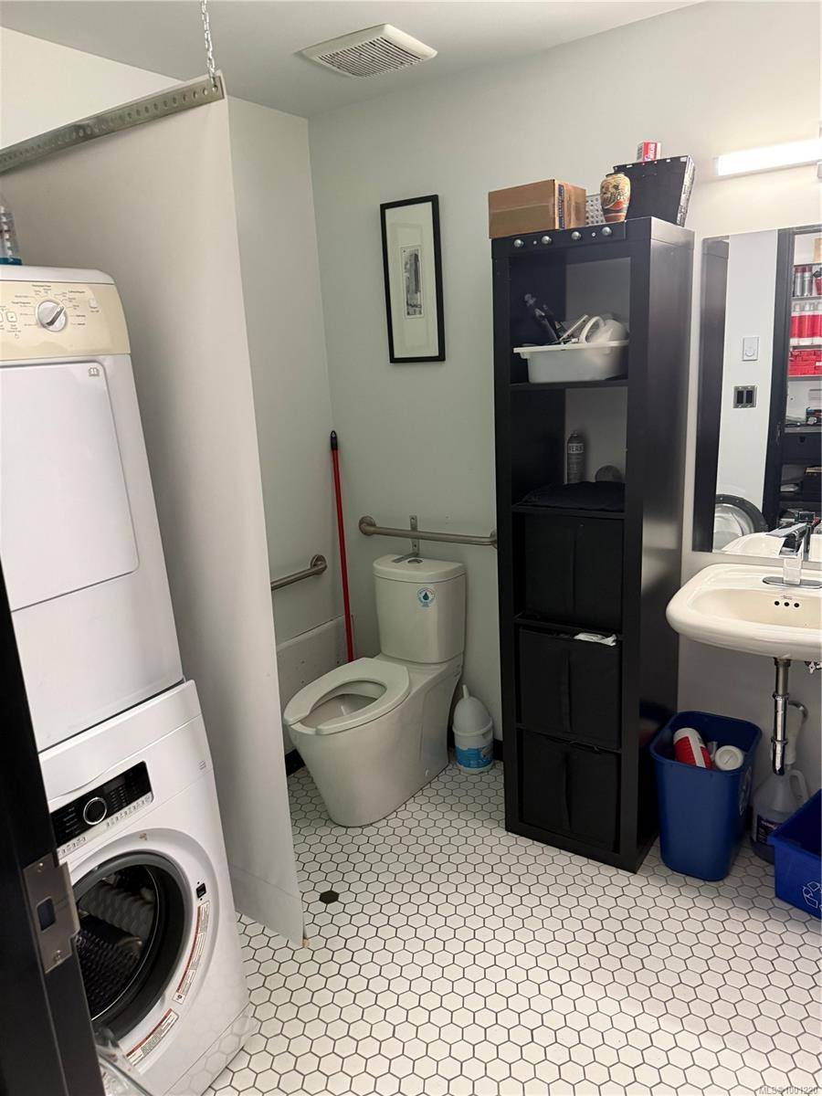 Victoria, BC V8V 0C9,1029 View St #111