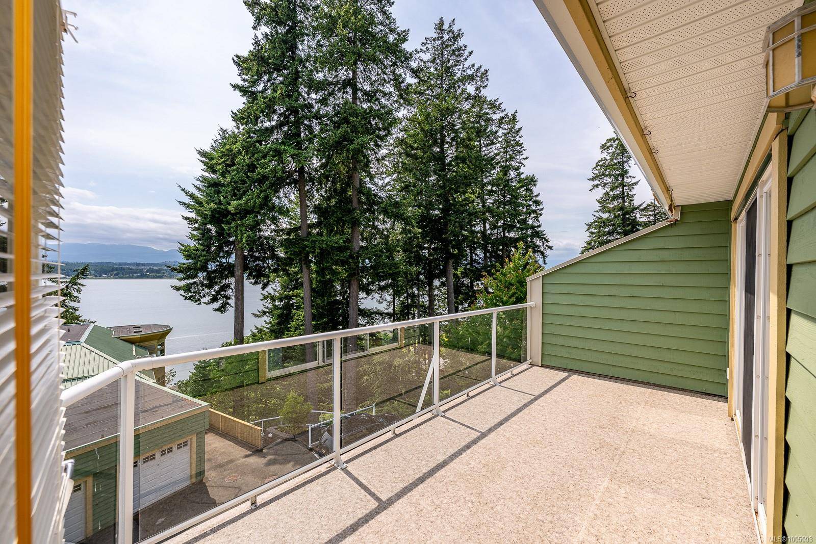 Comox, BC V9M 1X6,2275 Comox Ave S #412