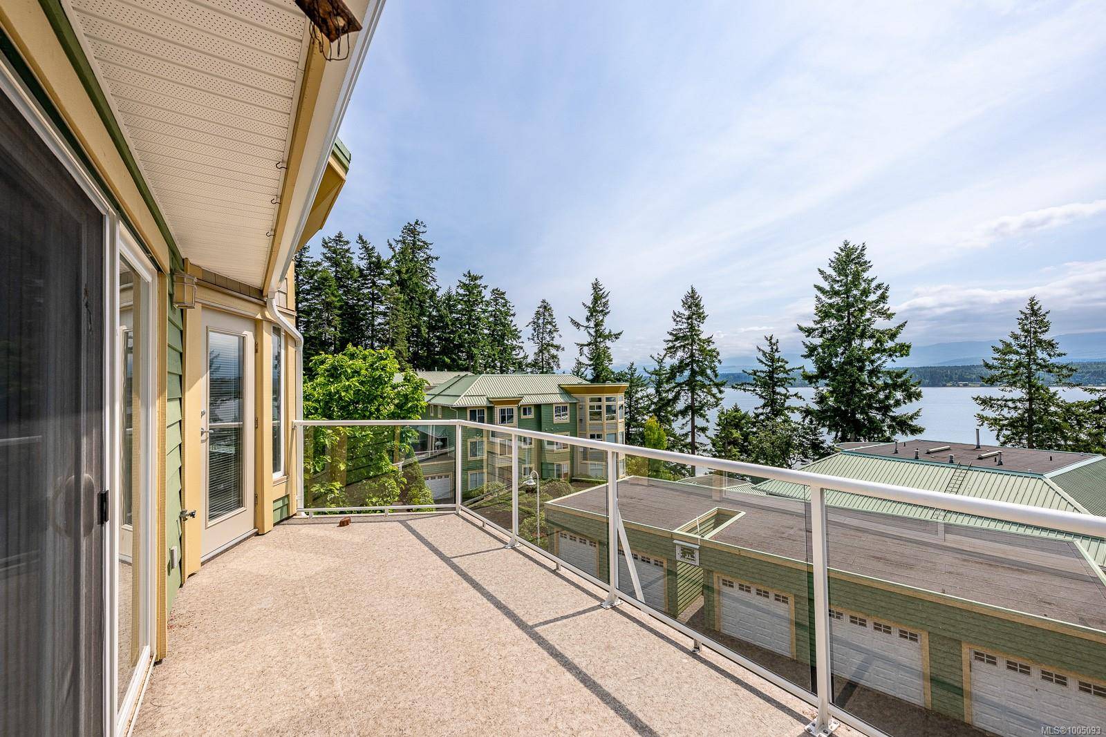 Comox, BC V9M 1X6,2275 Comox Ave S #412