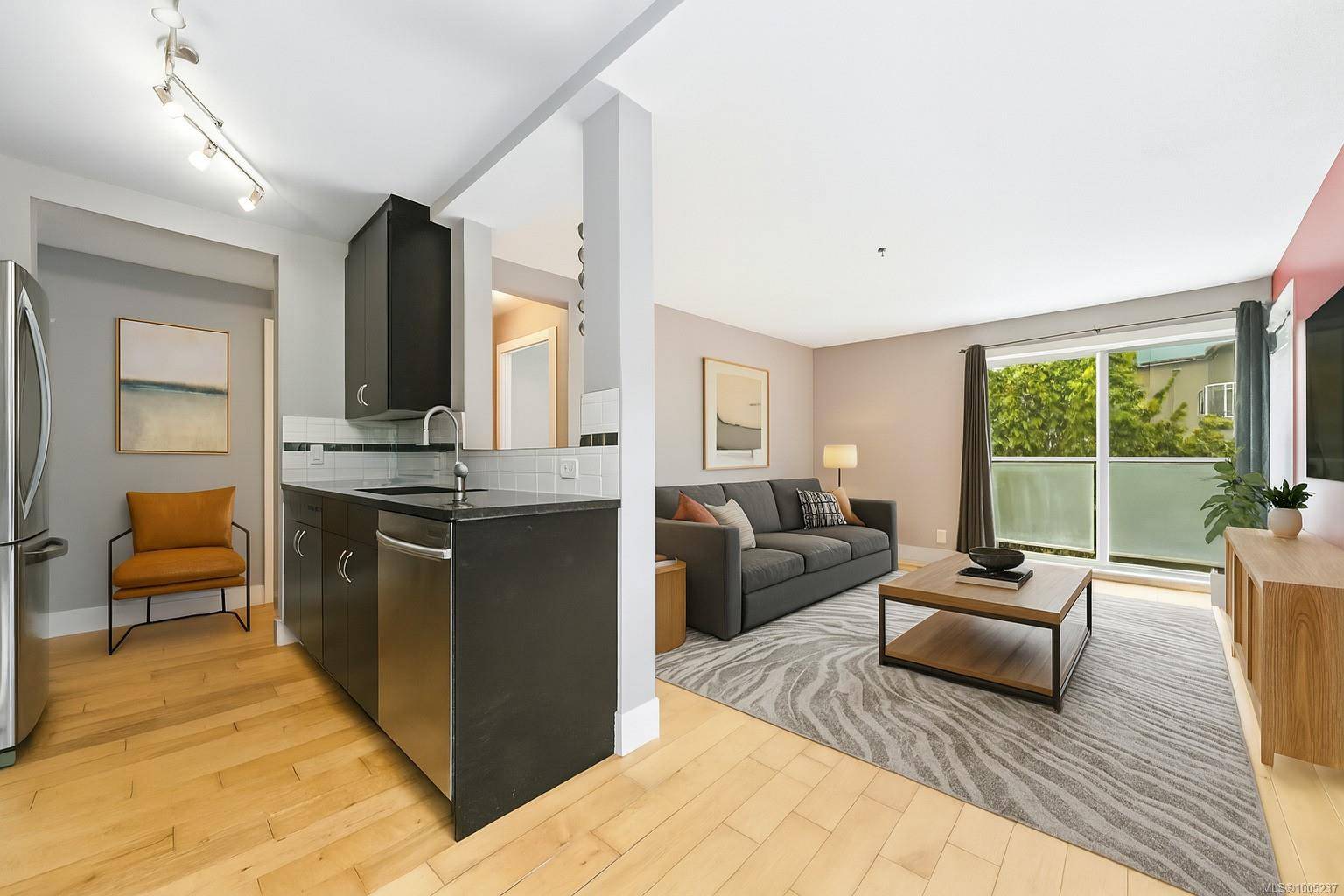 Victoria, BC V8T 4H7,2515 Dowler Pl #203