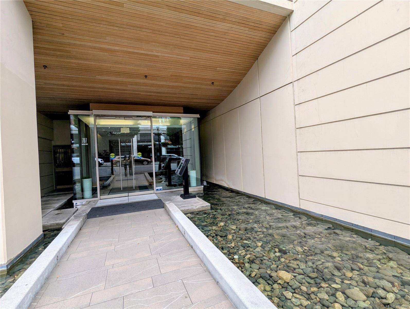 Victoria, BC V8W 0A9,707 Courtney St #1405