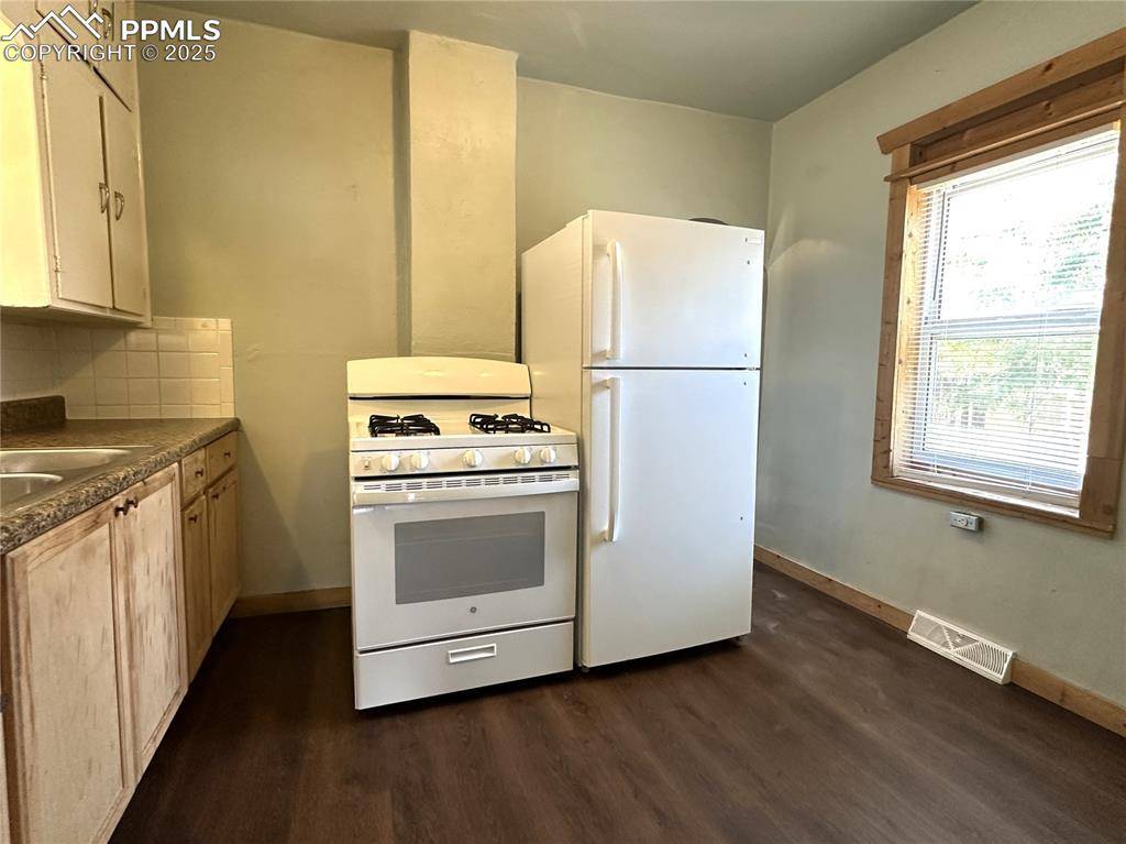 Pueblo, CO 81006,802-806 E Mesa DR