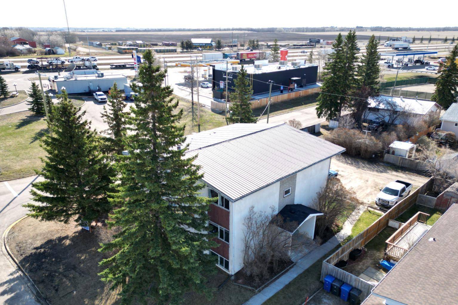 Bowden, AB T0M 0K0,2337 20 AVE #2-8