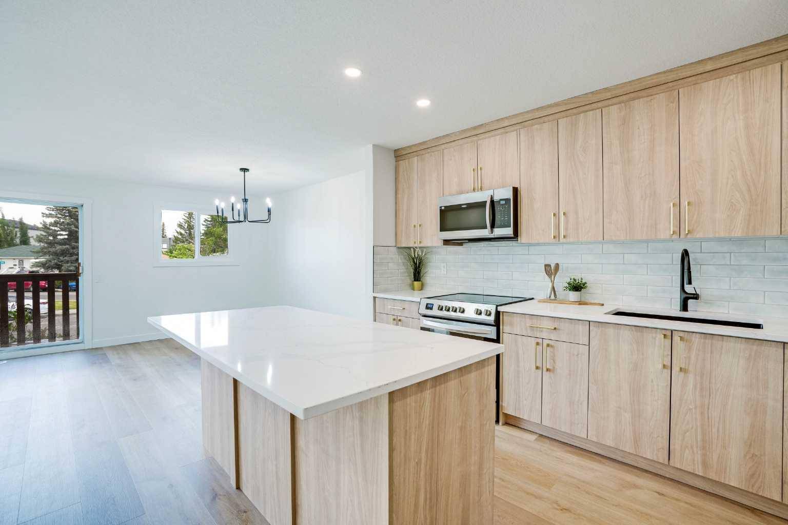 Calgary, AB T3B1S3,6311 35 AVE Northwest