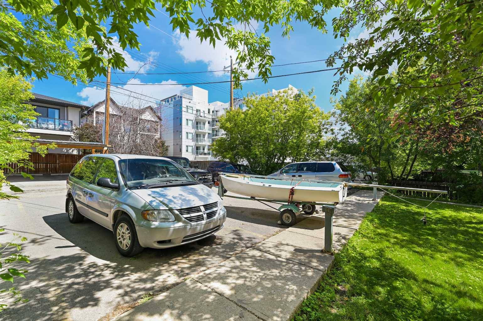 Calgary, AB T2T2E3,2112/2114 35 AVE SW