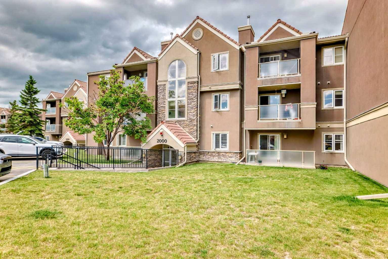 2033 Edenwold HTS Northwest #33, Calgary, AB T2A 3Y2
