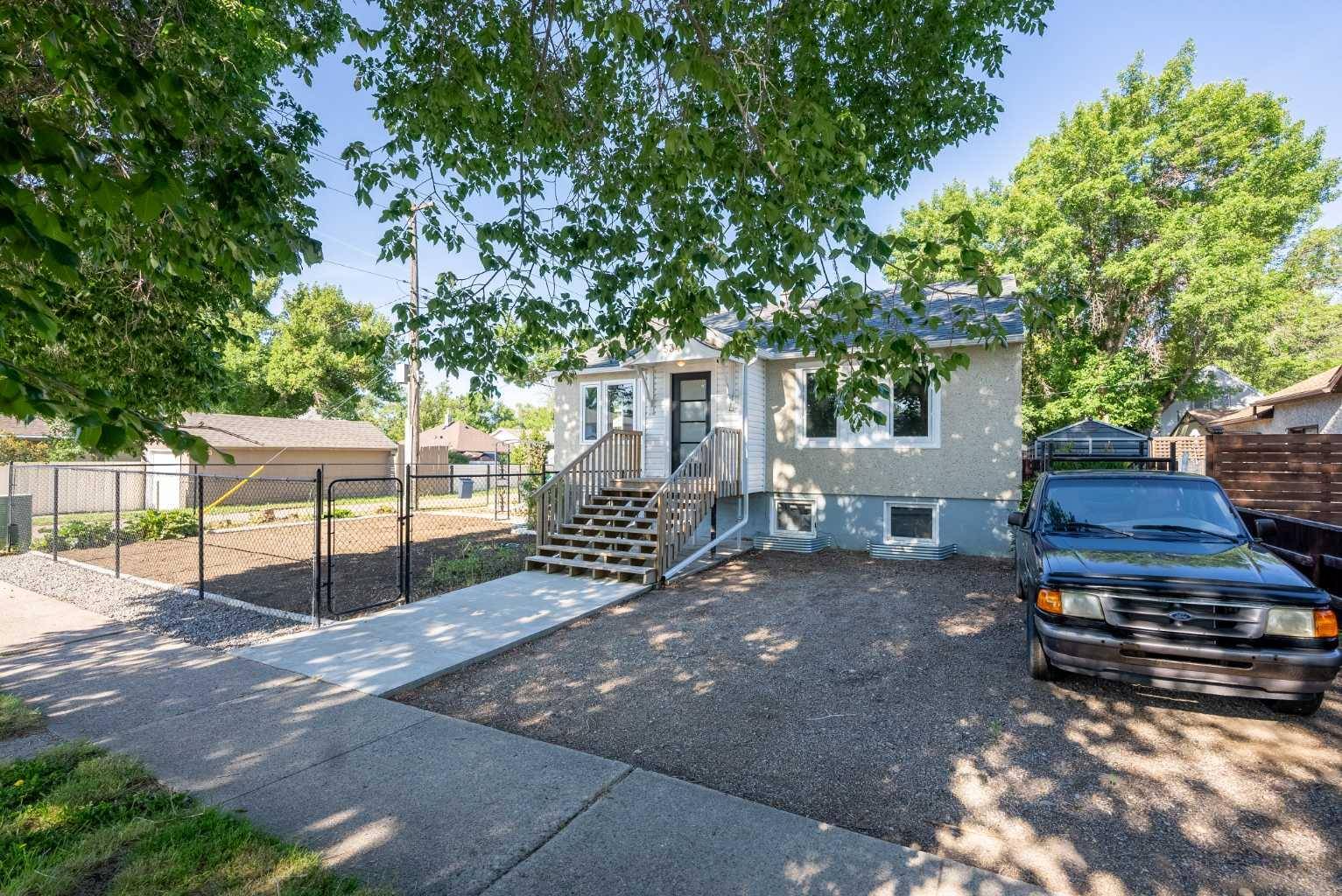 534 16 ST North, Lethbridge, AB T1H 3A8
