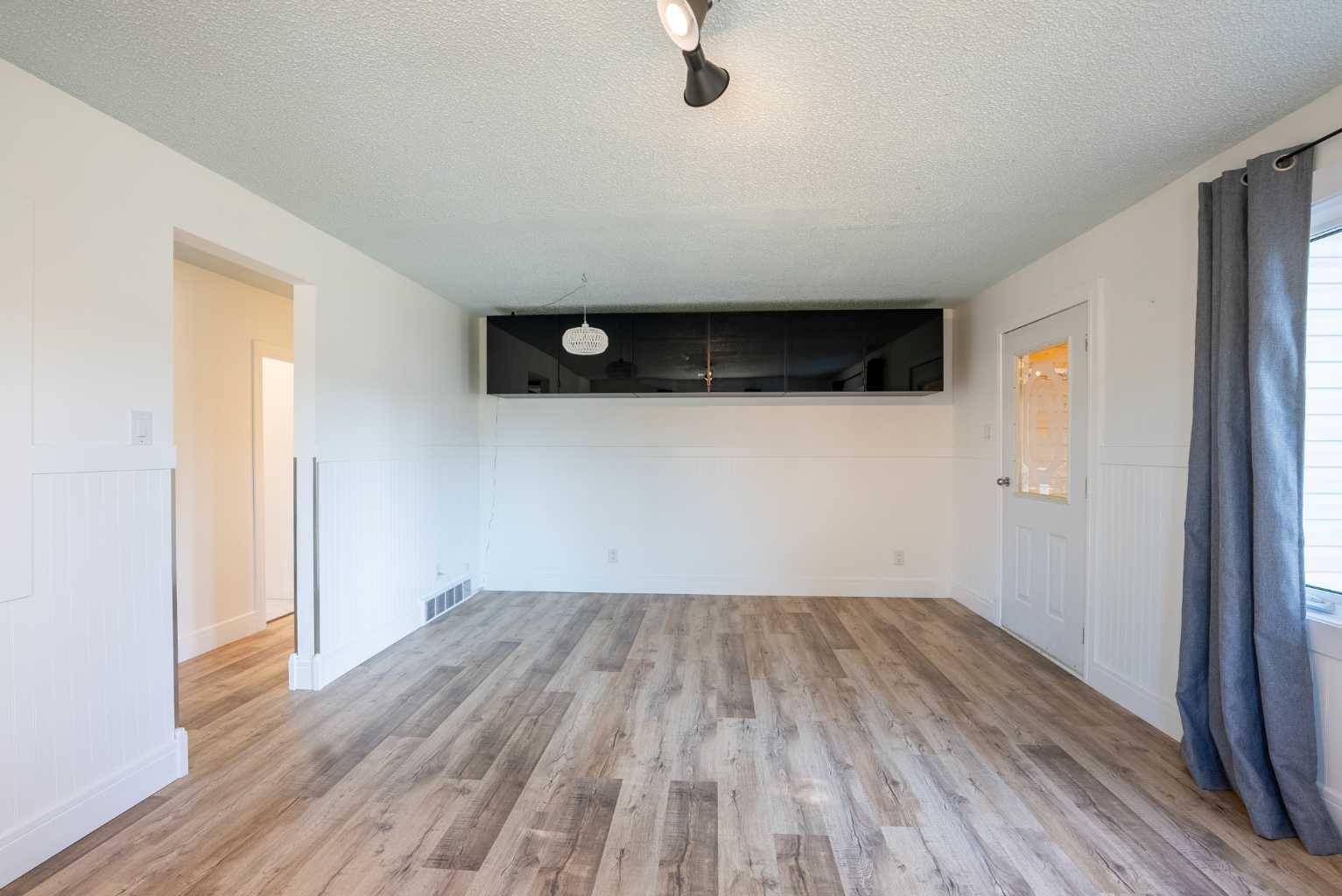 Lethbridge, AB T1H 3A8,534 16 ST North