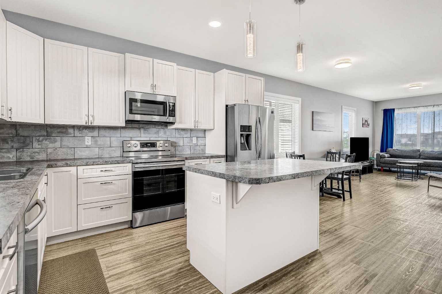Grande Prairie, AB T8V 4J9,10421 128 AVE