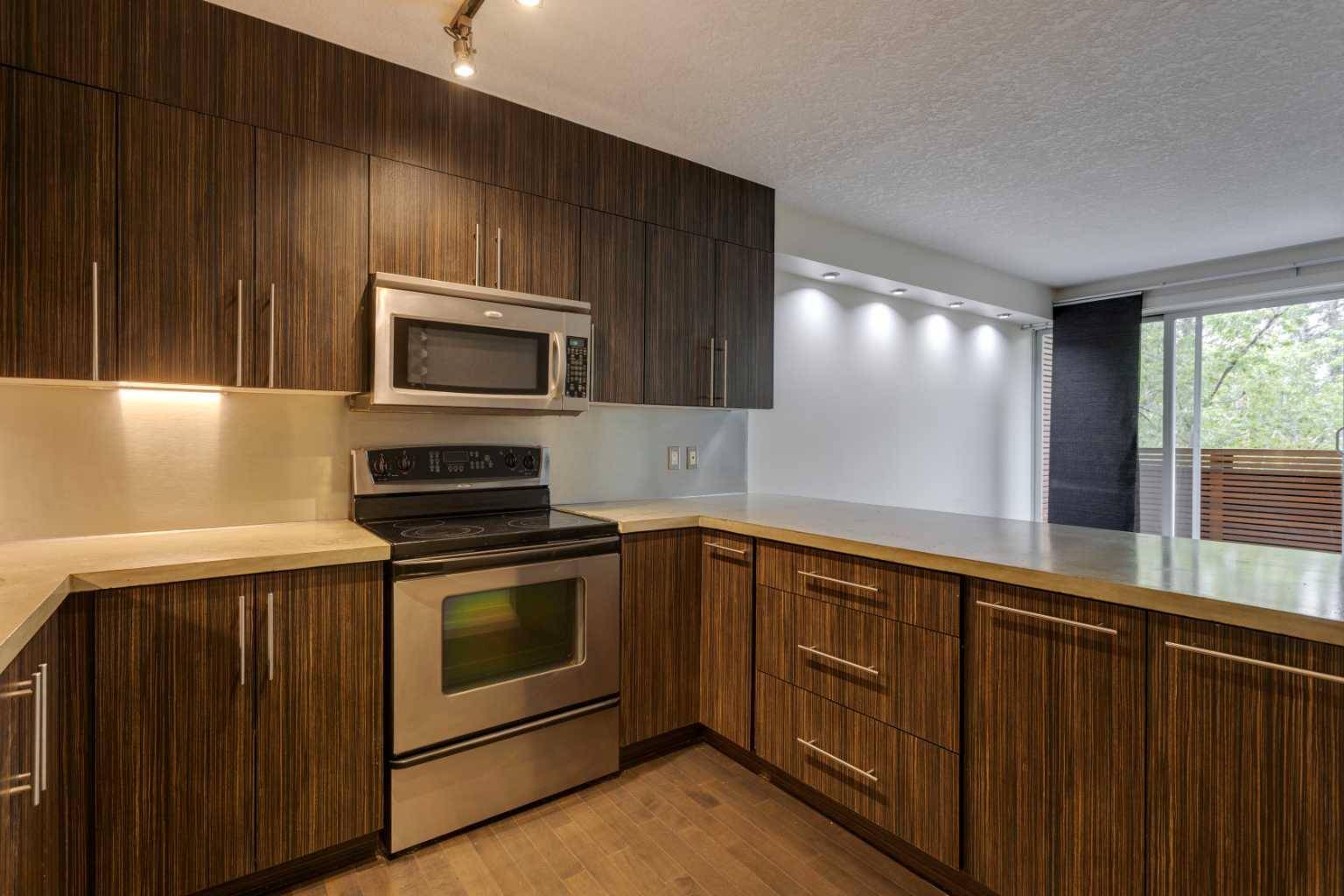 Calgary, AB T2T 3G1,1904 10 ST Southwest #402