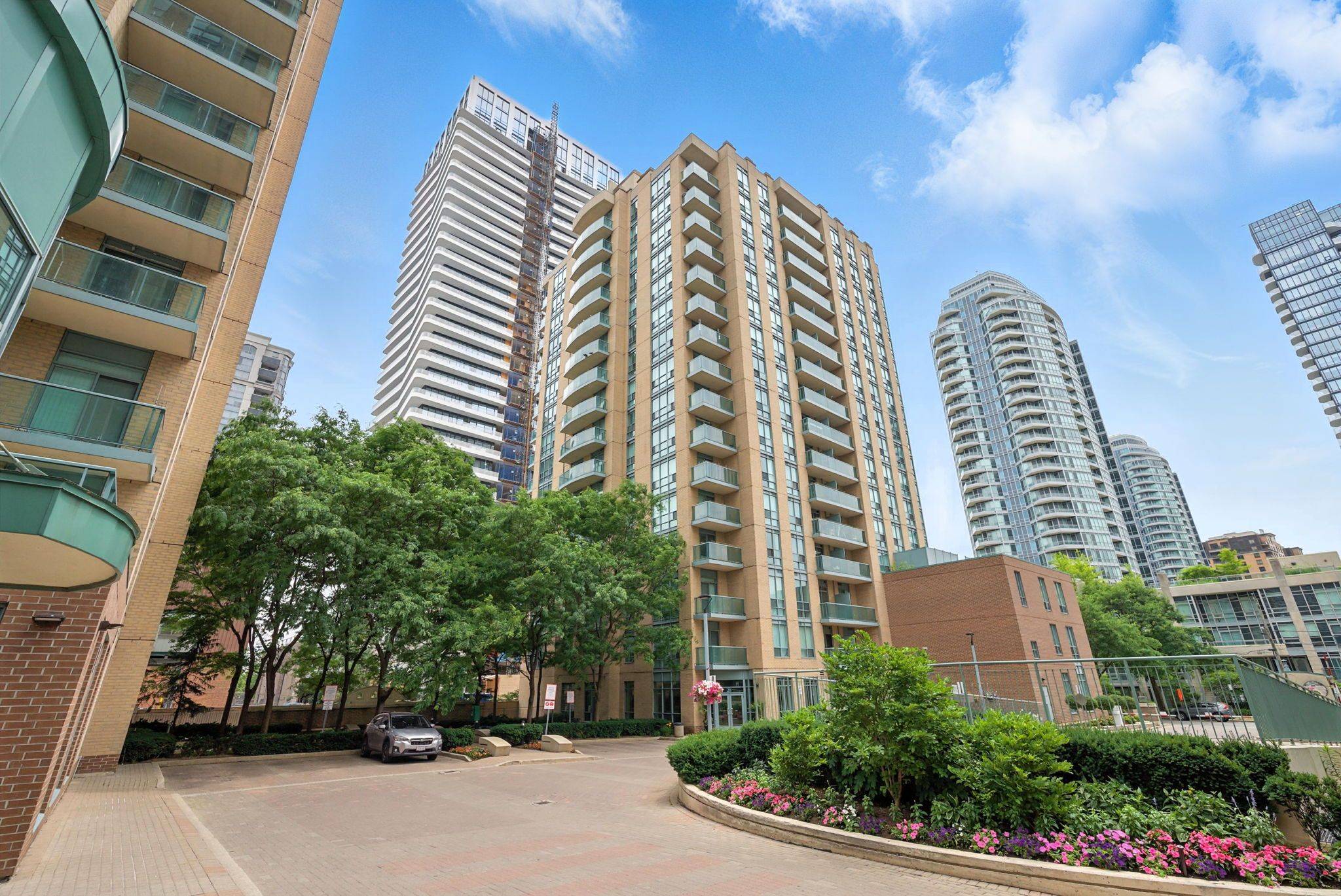 28 Olive AVE #612, Toronto C14, ON M2N 7E6