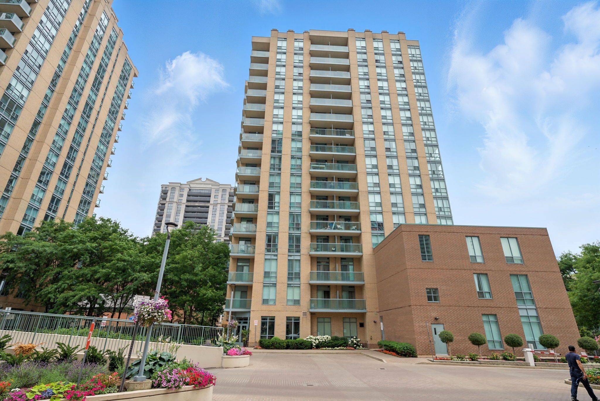 Toronto C14, ON M2N 7E6,28 Olive AVE #612