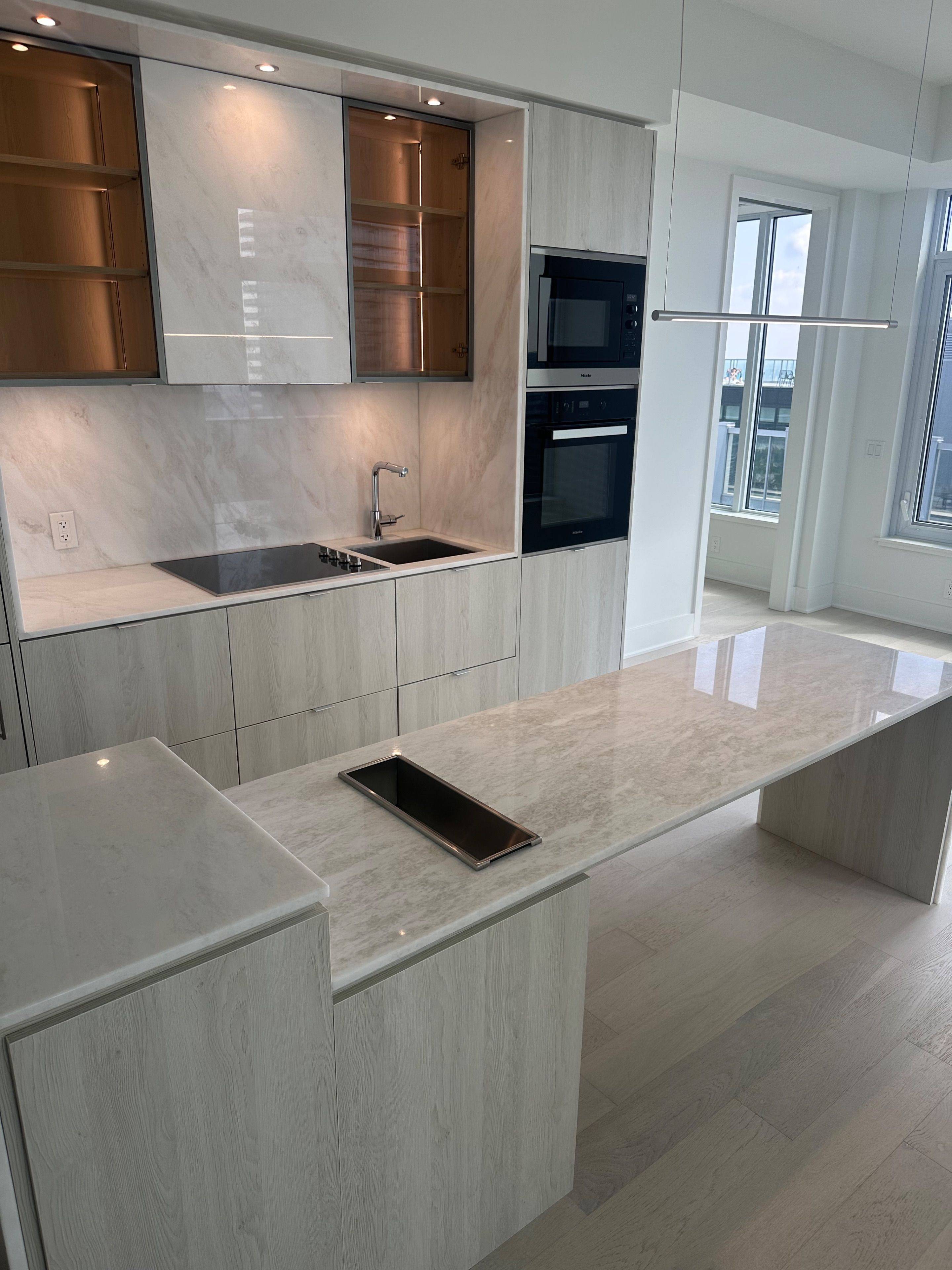 Toronto C02, ON M4W 0B7,11 Yorkville AVE #5607