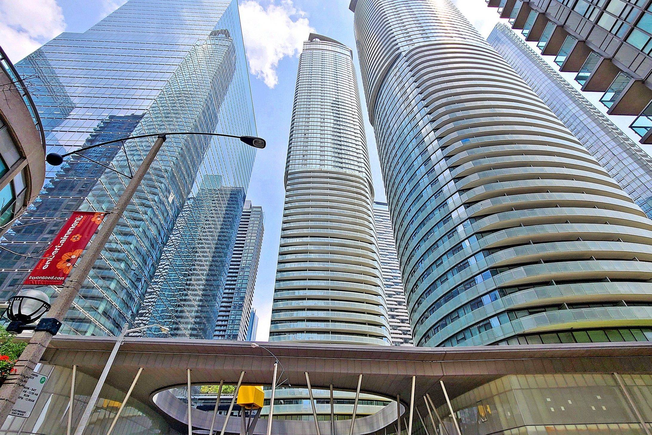 Toronto C01, ON M5J 2Z2,12 York ST #710