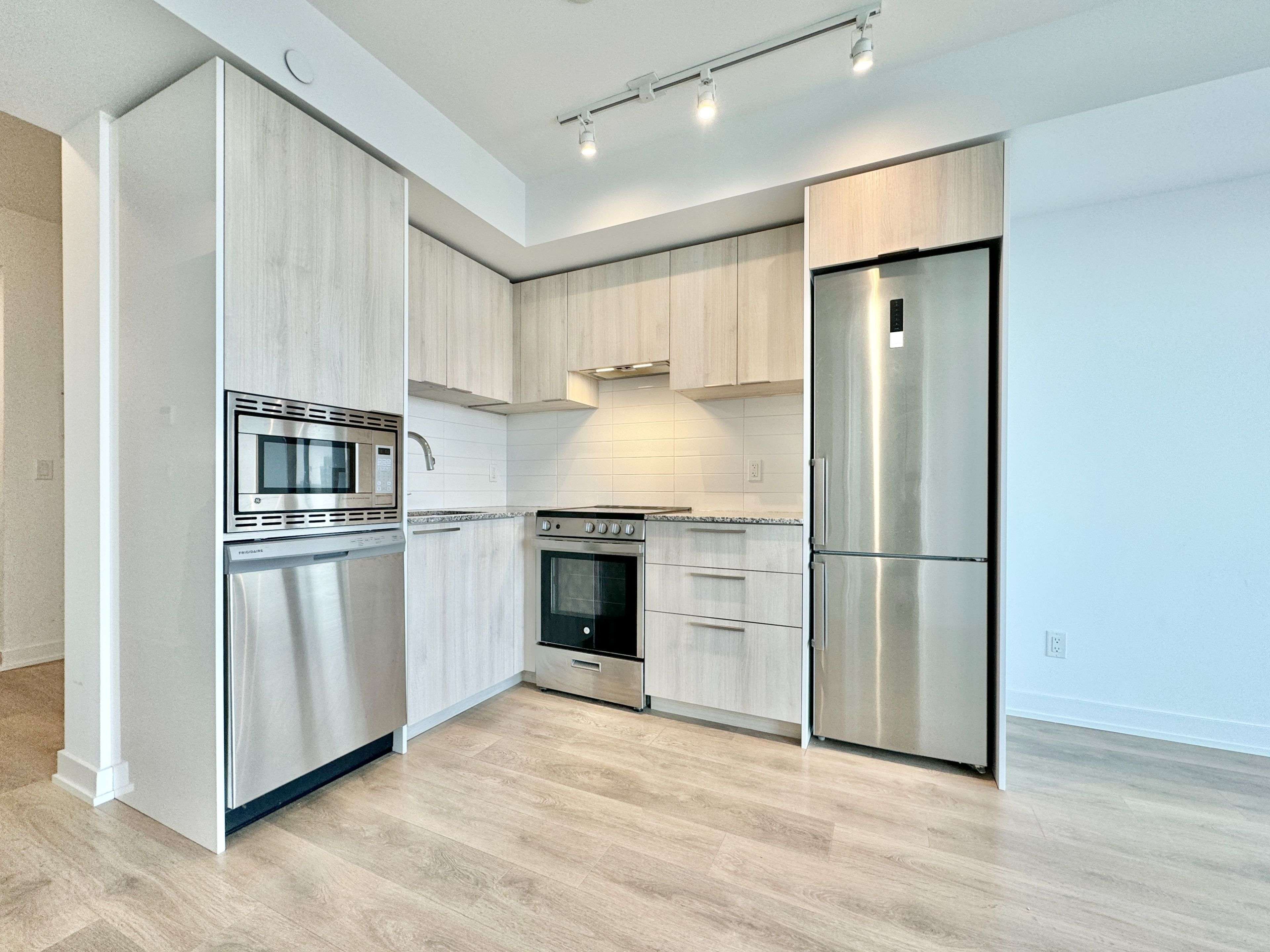 Toronto C08, ON M4Y 0G8,501 Yonge ST #3808