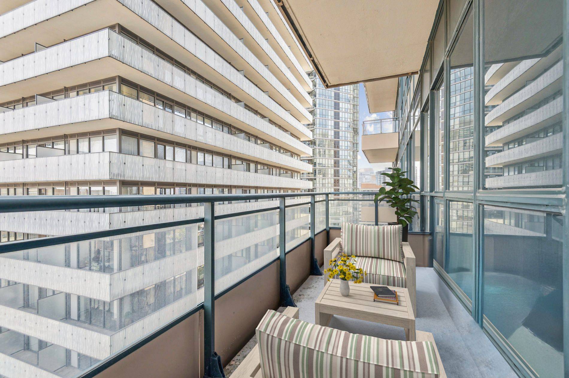 Toronto C08, ON M4Y 3C3,35 Hayden ST #2301