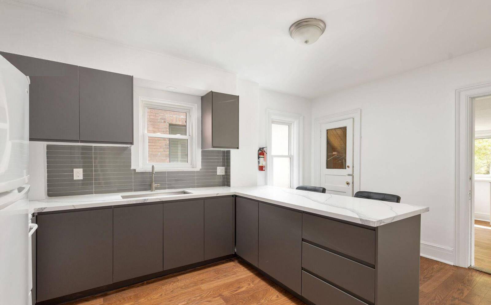 Toronto C02, ON M4V 1X3,303 Lonsdale RD #2nd Floor