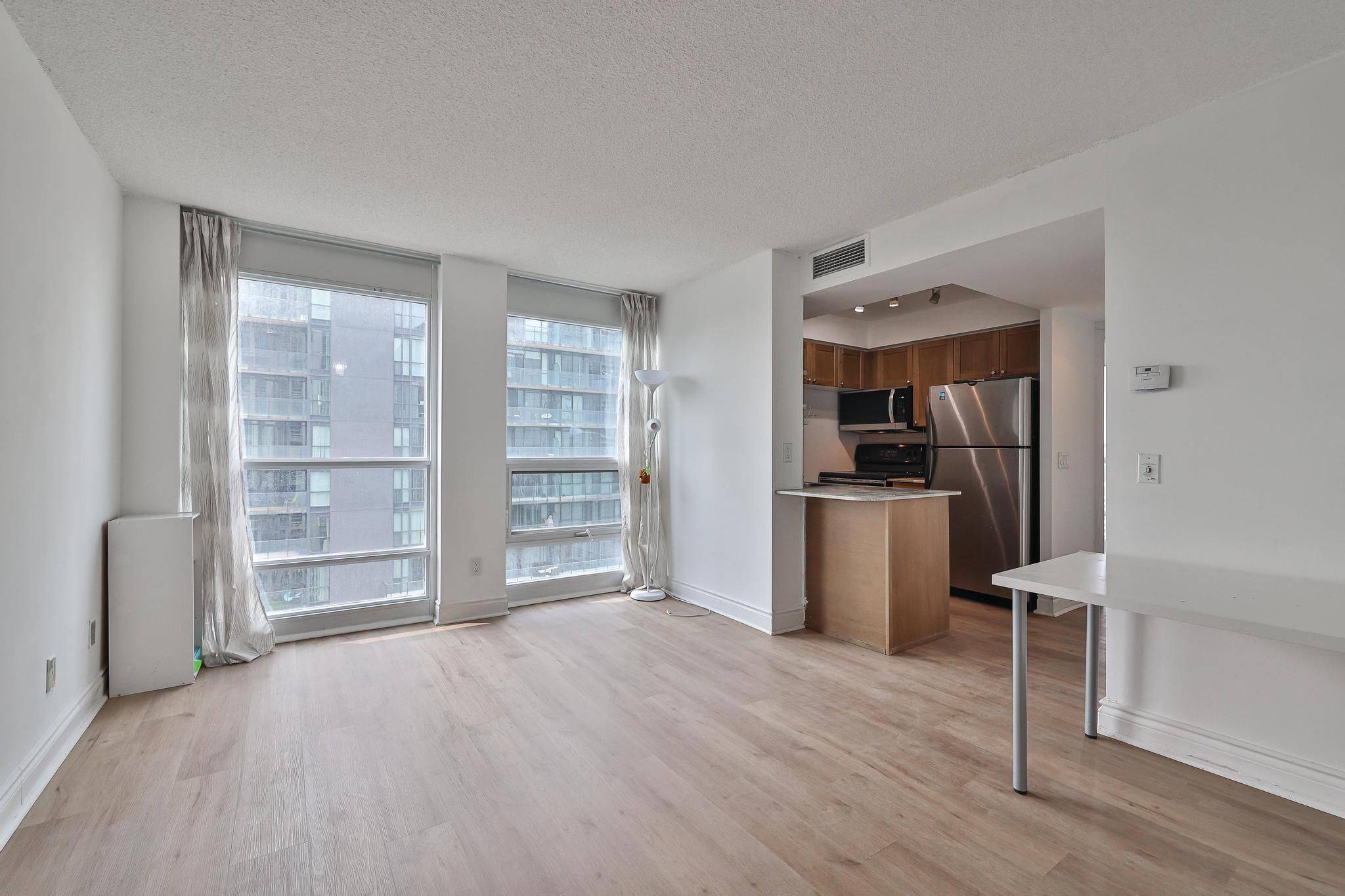 Toronto C01, ON M5G 2R3,763 Bay ST #3311