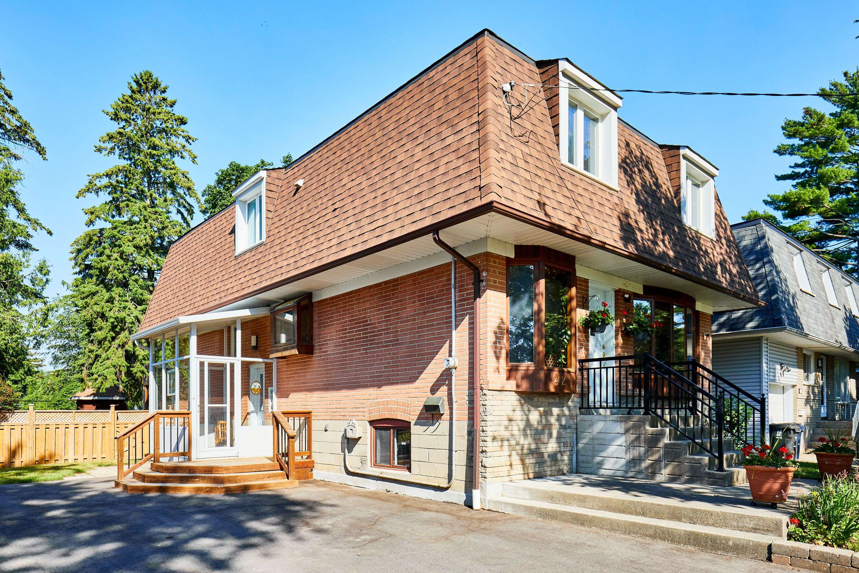Toronto E10, ON M1C 1C6,42 Gladys RD