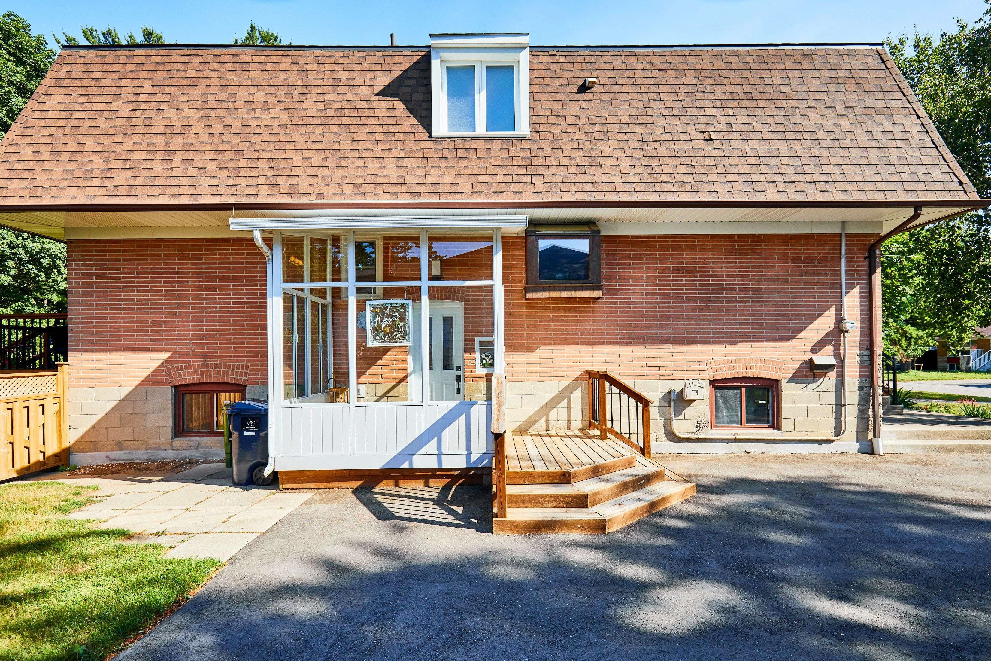 Toronto E10, ON M1C 1C6,42 Gladys RD