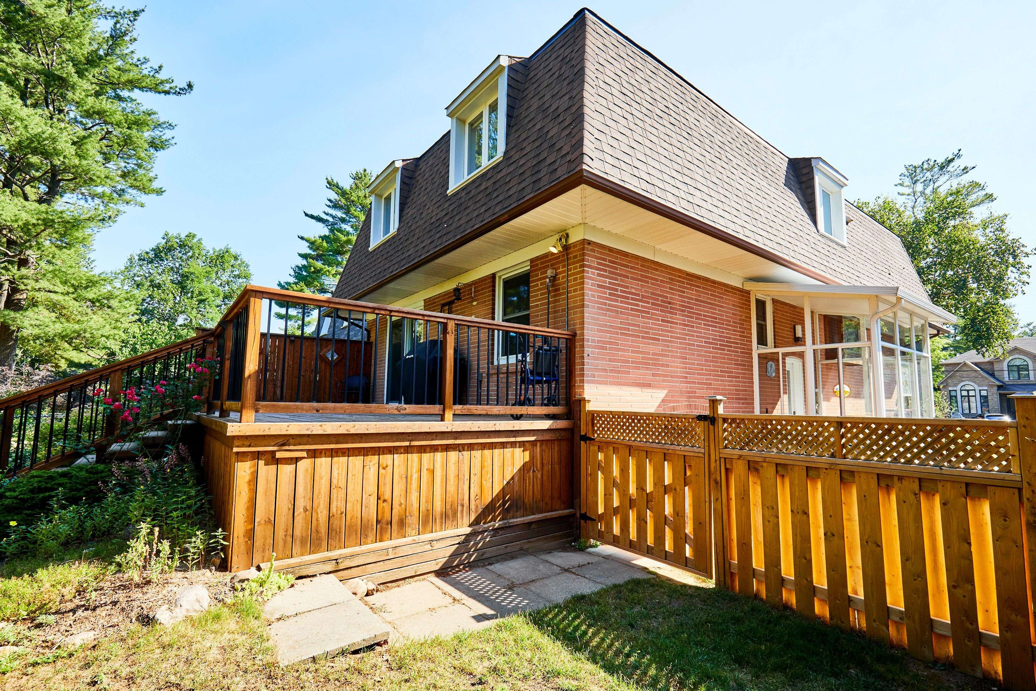Toronto E10, ON M1C 1C6,42 Gladys RD