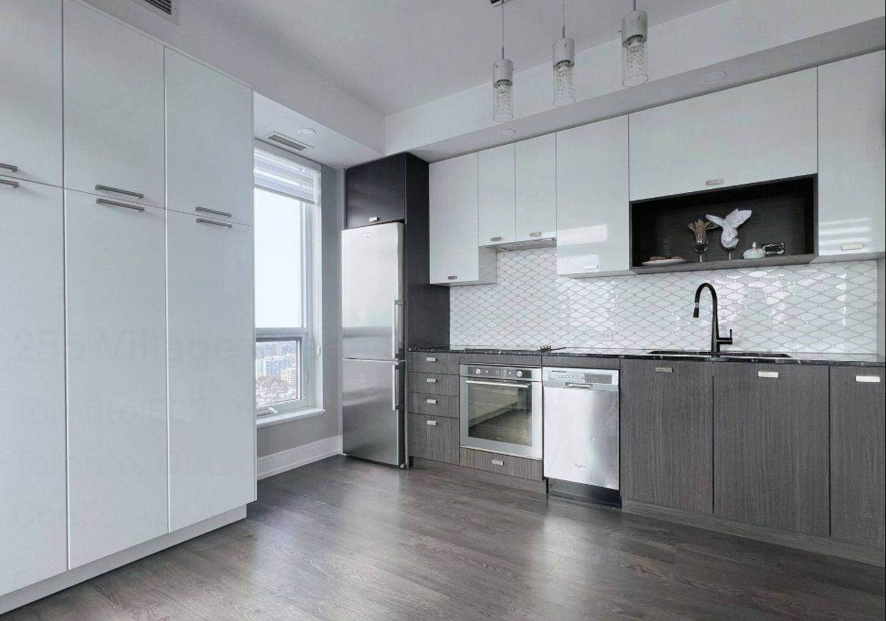 Toronto E07, ON M1S 0L7,255 Village green SQ #3303