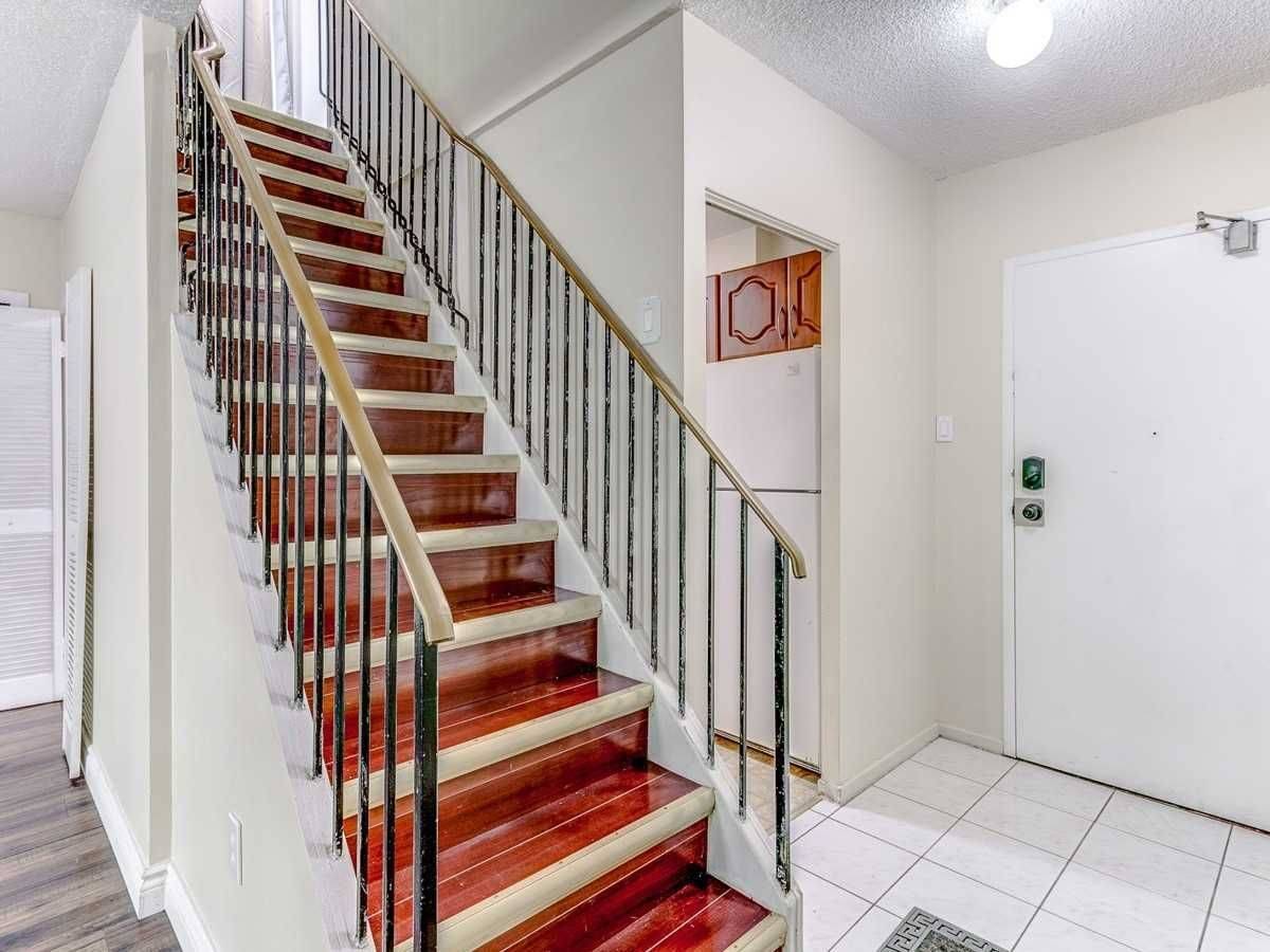 Toronto E09, ON M1E 4X2,100 Mornelle CT #1060