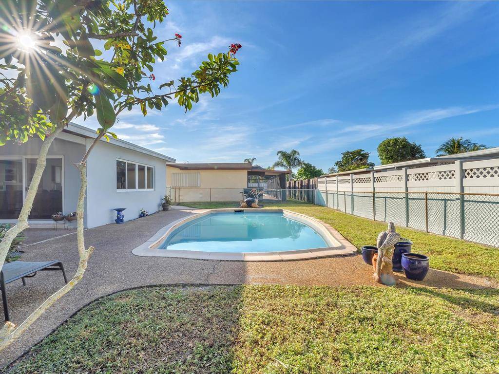 Pembroke Pines, FL 33024,8711 NW 18th St