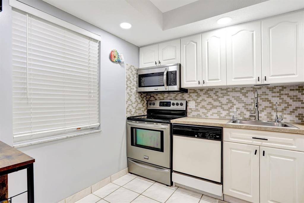 Margate, FL 33063,1050 Country Club Dr #209