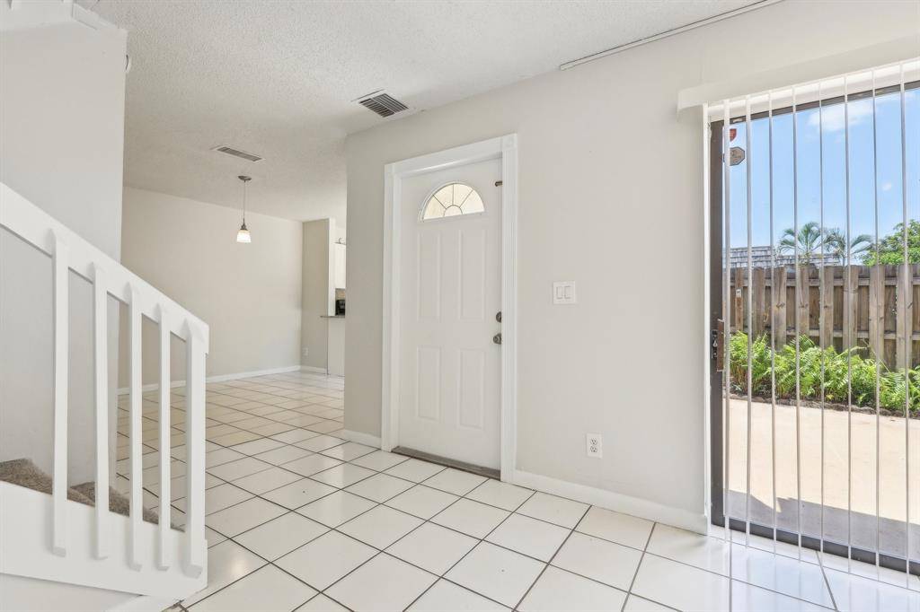 West Palm Beach, FL 33406,1660 Forest Lakes Cir